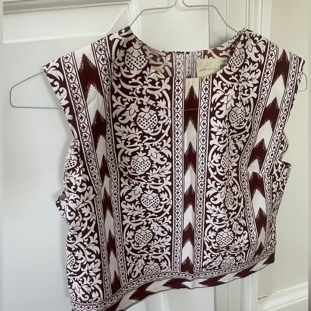 Julia Amory Slim Shell Top Poplin Coco Island Ikat
